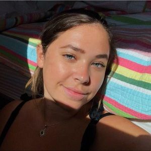 Meet your Posher, Caitlin